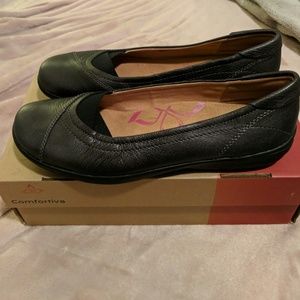 BNWT Comfortiva Flat with Memory Foam